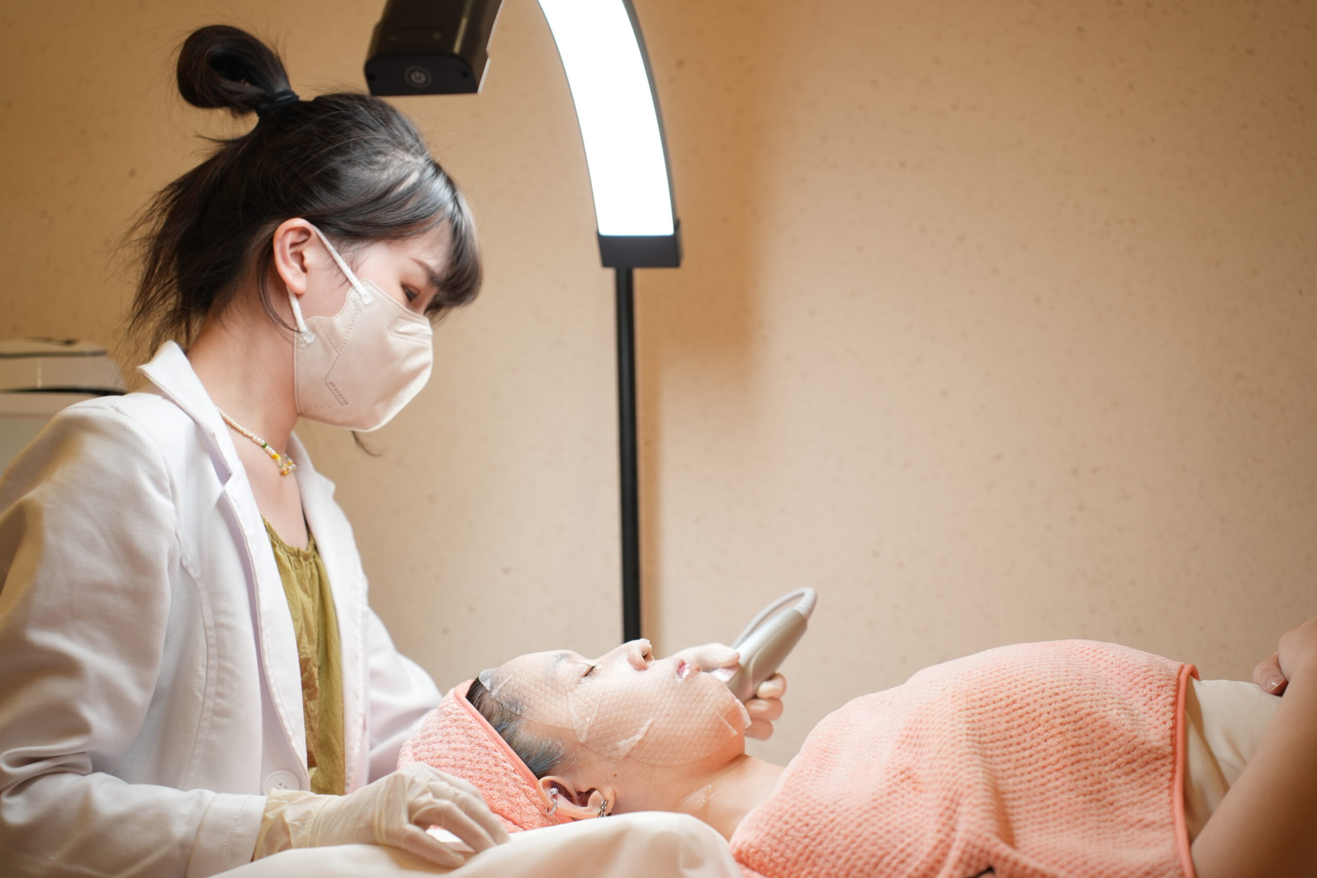 皮膚鬆弛怎麼辦,臉部下垂原因,皮膚老化改善,美顏針灸 台中